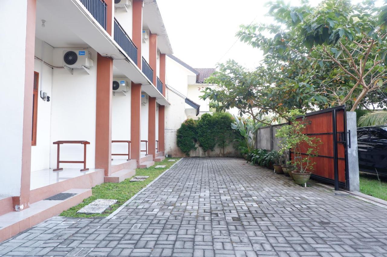Ferienwohnung Reddoorz At Bale Eja Syariah Senggigi Montongbuwoh Exterior foto