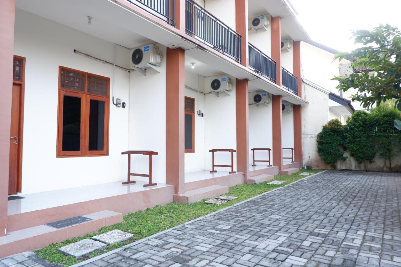 Ferienwohnung Reddoorz At Bale Eja Syariah Senggigi Montongbuwoh Exterior foto